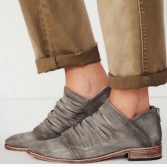 FREE PEOPLE FAMOUS BLUE SHOES! LIKE NEW! - Picture 7 of 7